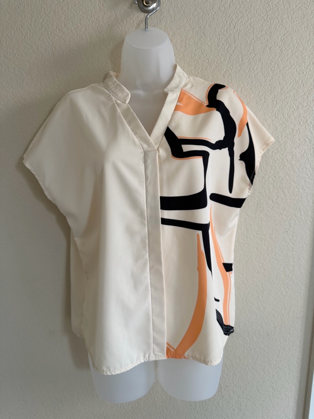 SHEIN Cream Short Sleeve Split-Neck Top with Black & Peach Print